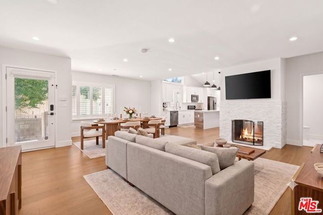 11642 Acama Street, Studio City