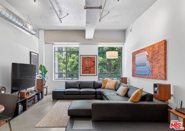 849 S Broadway # 203, Los Angeles