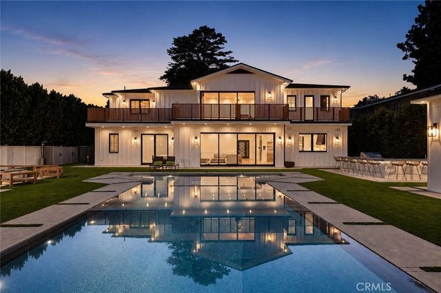 17319 Magnolia Boulevard, Encino