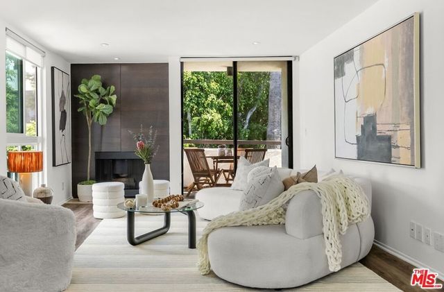 911 N Kings Road # 321, West Hollywood