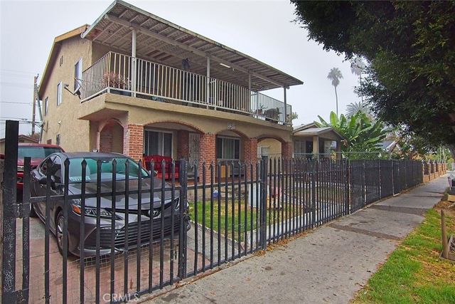 6911 Compton, Los Angeles