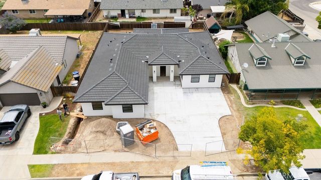 181 Grace Court, Lemoore