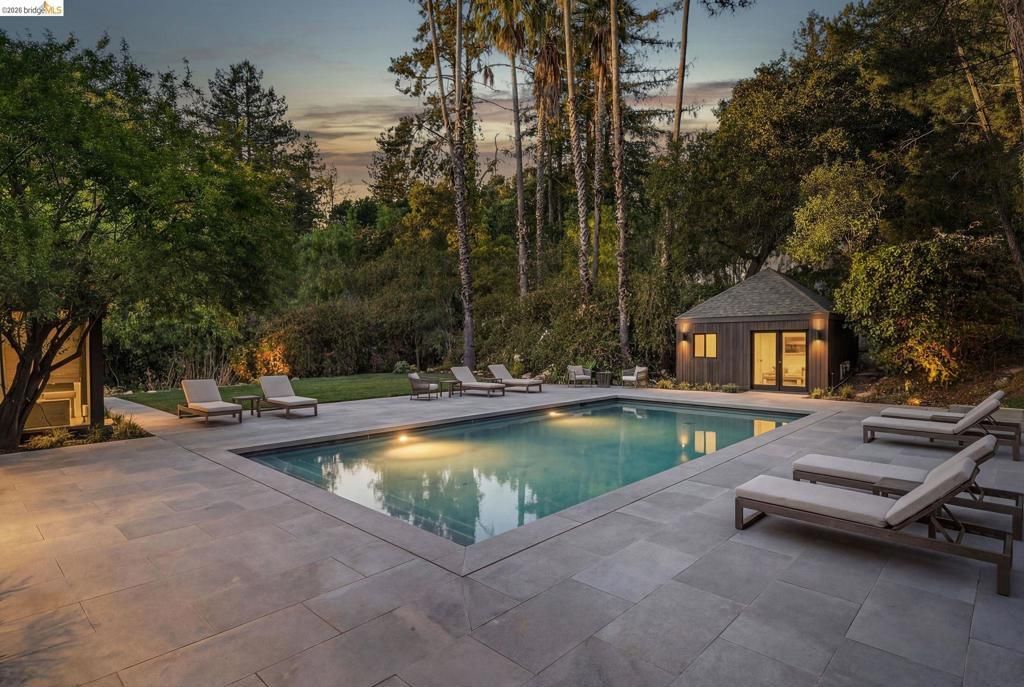 5645 Bacon Rd, Oakland