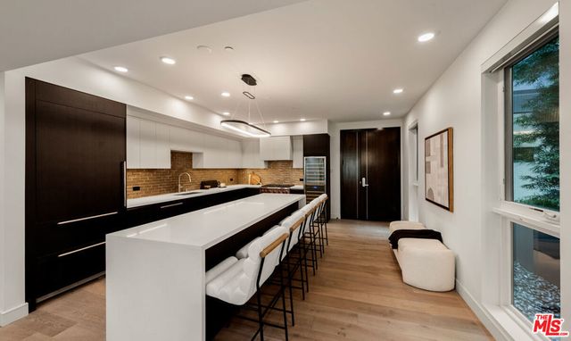 505 S Barrington Avenue # 208, Los Angeles