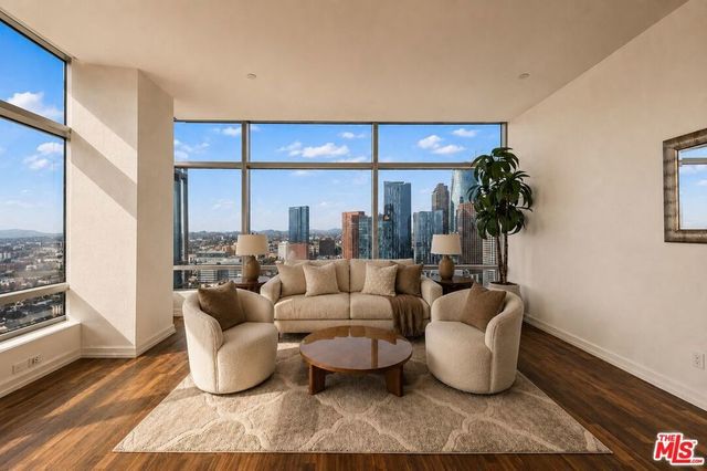 900 W Olympic Boulevard # 34j, Los Angeles