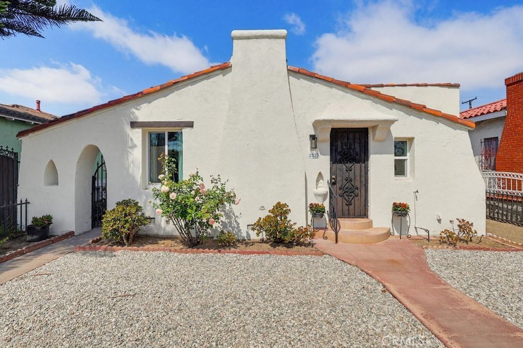 2525 Fashion Avenue, Long Beach