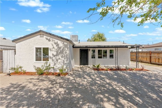 45040 Redwood Avenue, Lancaster