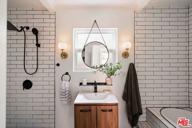 607 W 111th Place, Los Angeles