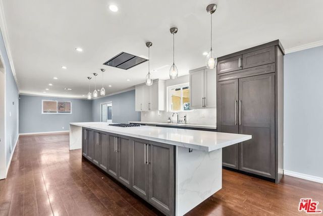 5502 S Chariton Avenue, Los Angeles