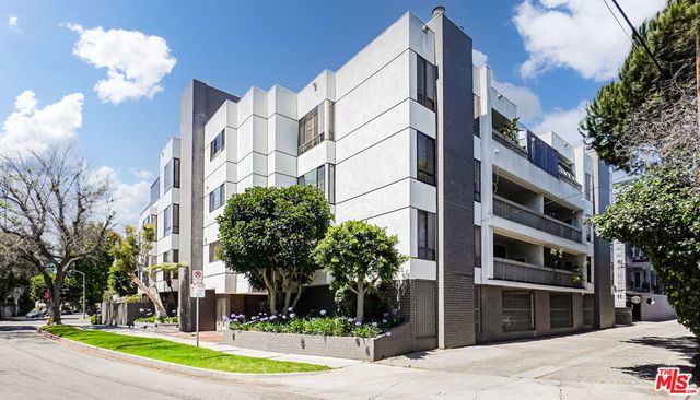 1220 Roxbury Drive # 302, Los Angeles