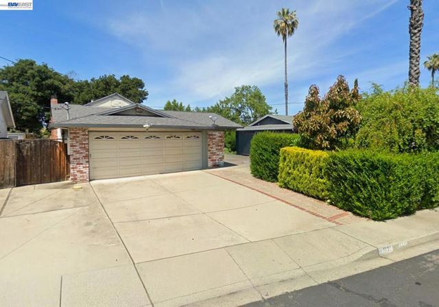 1221 Brookview Dr, Concord