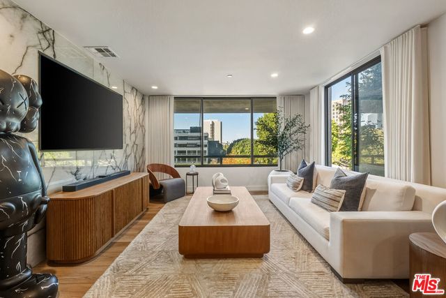 121 S Hope Street # 334, Los Angeles
