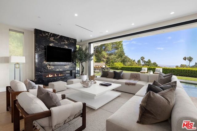 1754 Clear View Drive, Beverly Hills