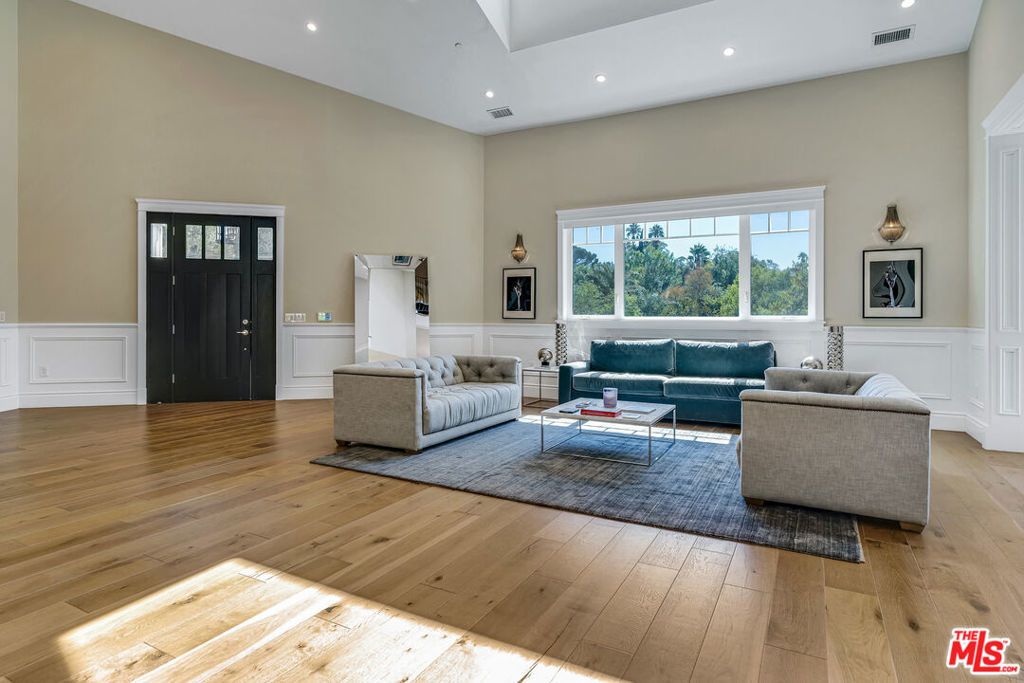 19633 Wells Drive, Tarzana