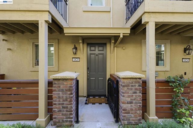 1820 Enclave Pl, Concord