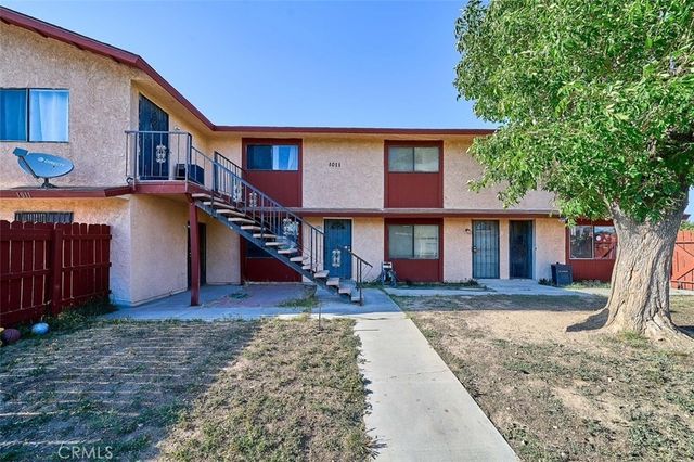 1011 W Avenue H12, Lancaster