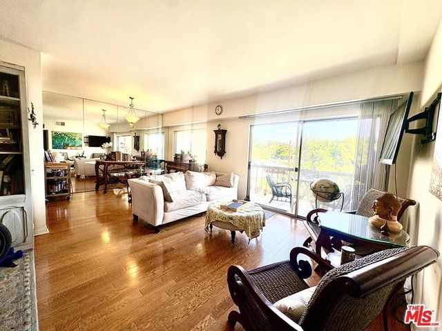 622 S Barrington Avenue # 408, Los Angeles