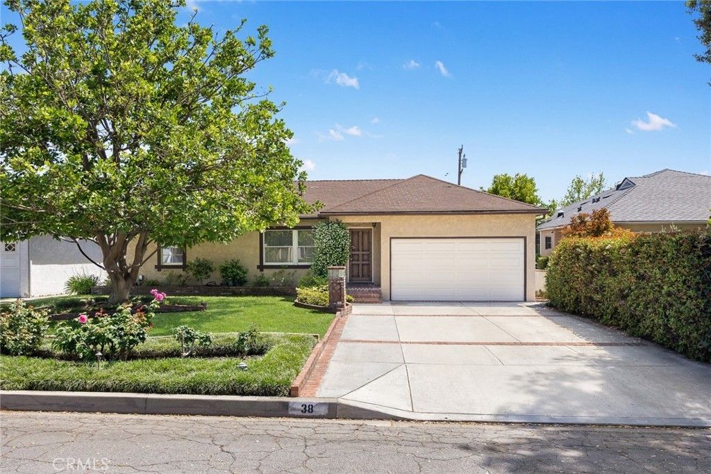 38 W Pamela, Arcadia