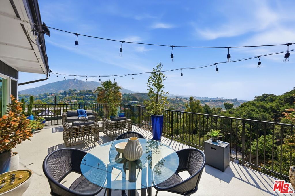 7010 Loyal Trail, Los Angeles