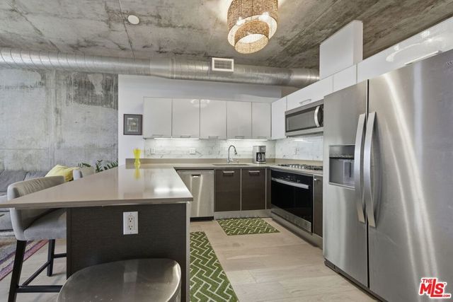 645 W 9th Street # 406, Los Angeles
