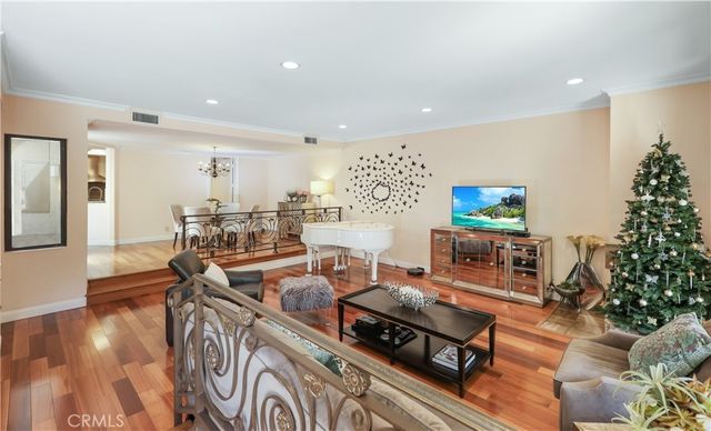 2235 Century Hill, Los Angeles