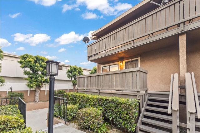 16414 Cornuta # 8, Bellflower