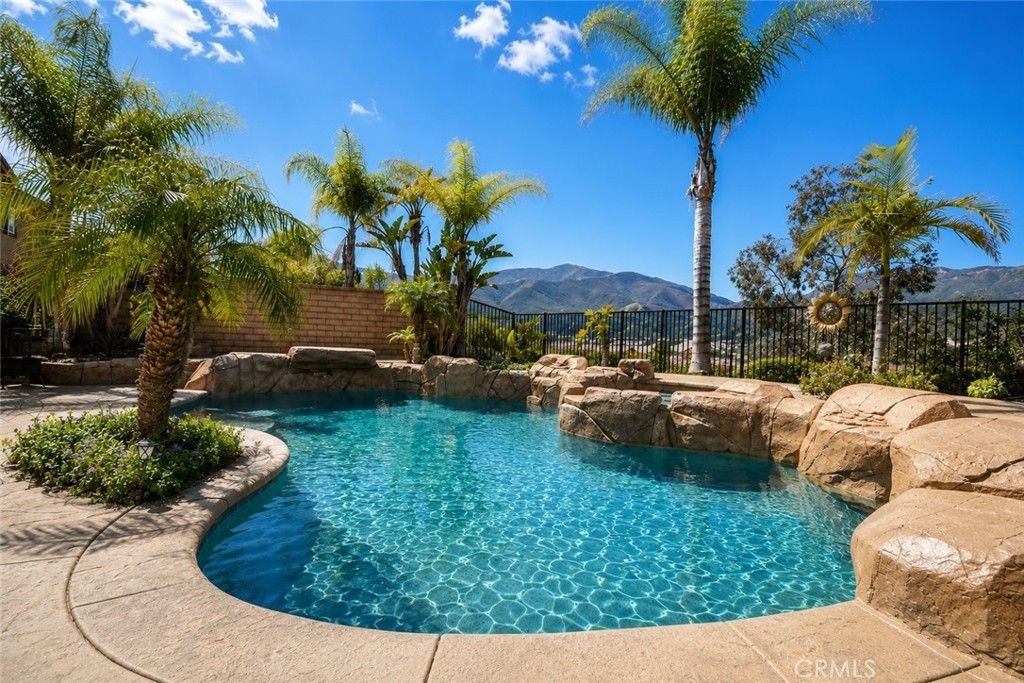 3294 Cashel, Corona