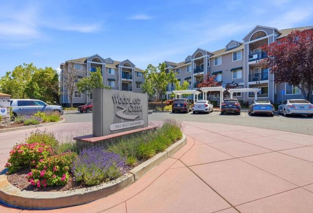 1982 W Bayshore Road # 322, East Palo Alto