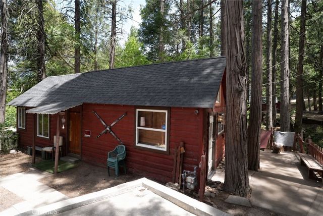25020 Moon Drive, Crestline