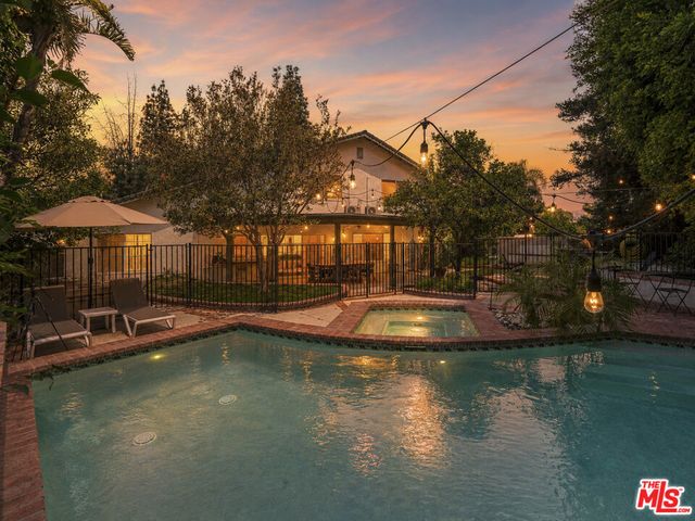 7618 Maynard Avenue, West Hills