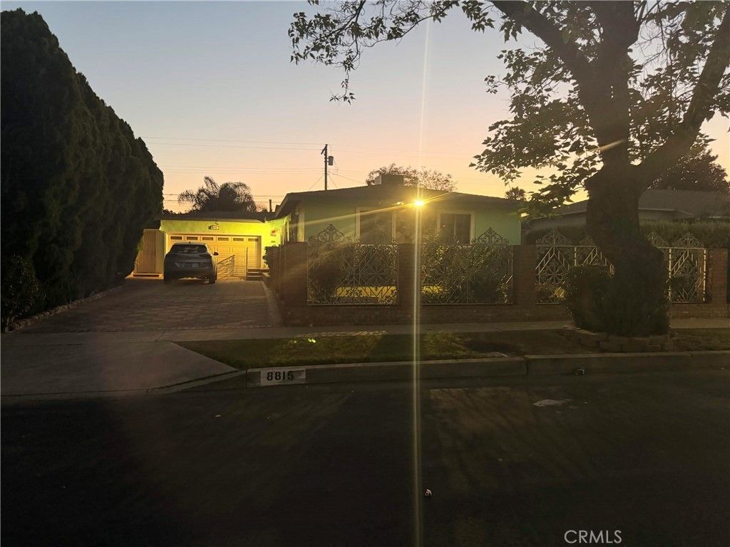8815 Wakefield Avenue, Panorama City