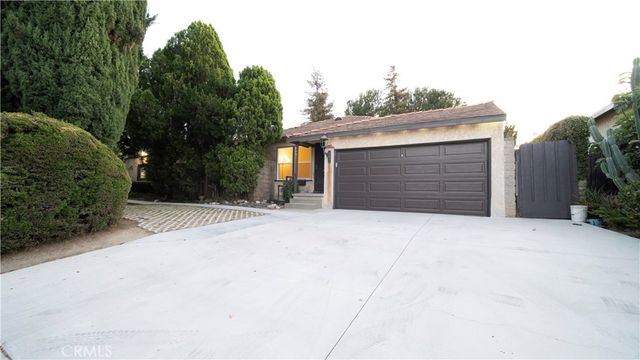 8421 Tampa Avenue, Northridge