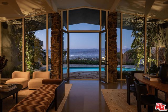 8559 Edwin Drive, Los Angeles