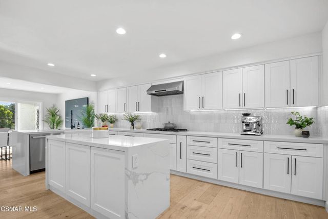 1725 Royal Saint George Drive, Westlake Village