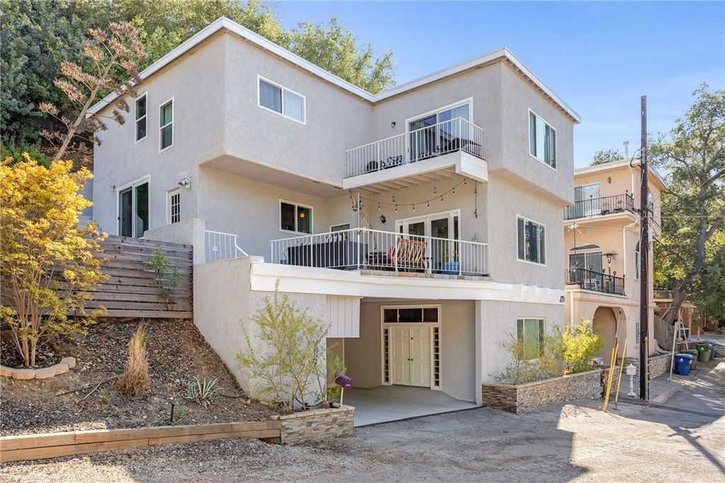 20906 Almazan Road, Woodland Hills