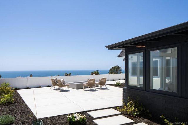 2206 Place Monaco, Del Mar