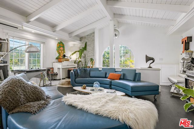 2225 N Cahuenga Boulevard, Los Angeles