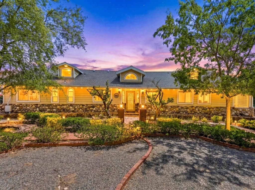1577 Oak Land, Julian