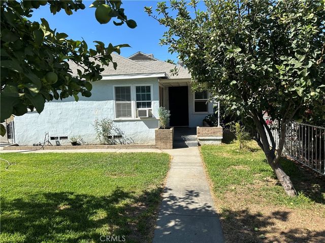 3432 Russell, Riverside