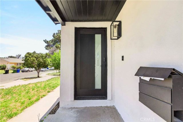 7117 Natick, Van Nuys