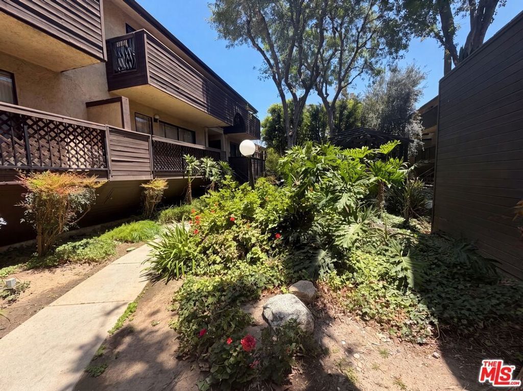 7300 Corbin Avenue # M, Reseda