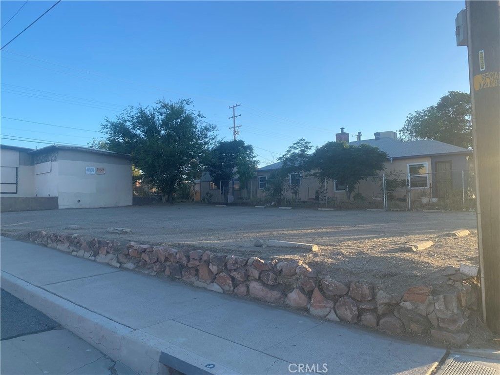 200 S 1st, Barstow
