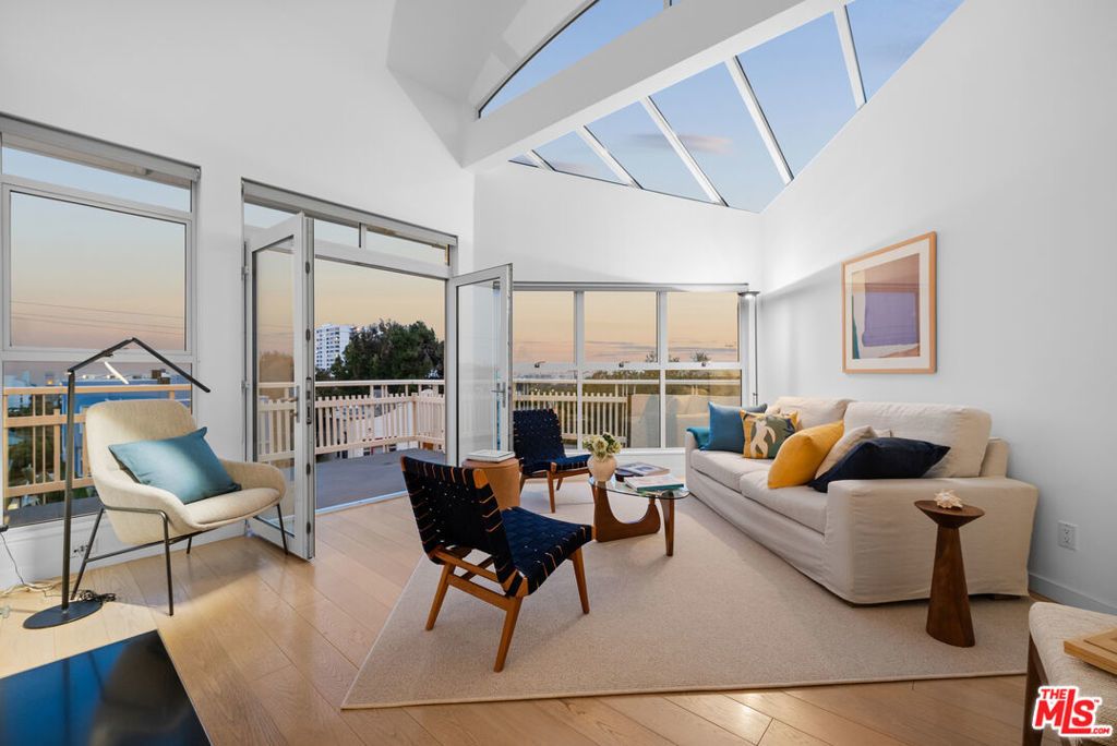 2913 3rd Street # 304, Santa Monica