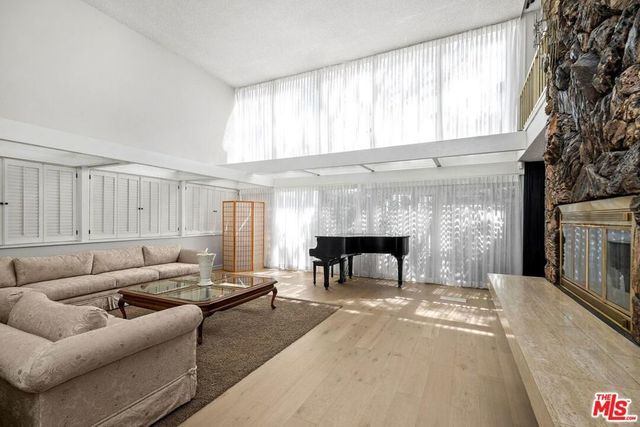 6505 S Halm Avenue, Los Angeles