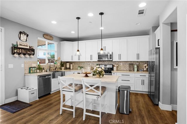 34900 Old Vine Court, Winchester