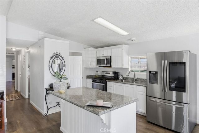 25114 Avenida Valencia, Homeland