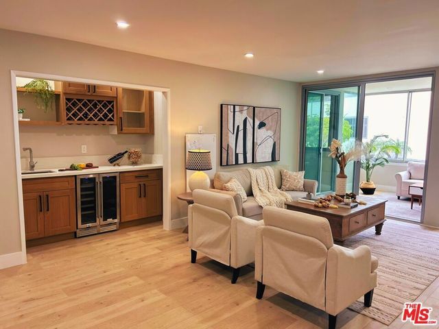 8701 Delgany Avenue # 105, Playa Del Rey