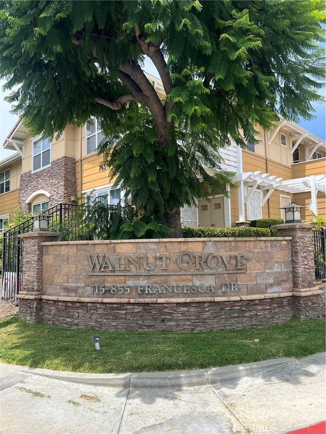 855 Francesca # 103, Walnut