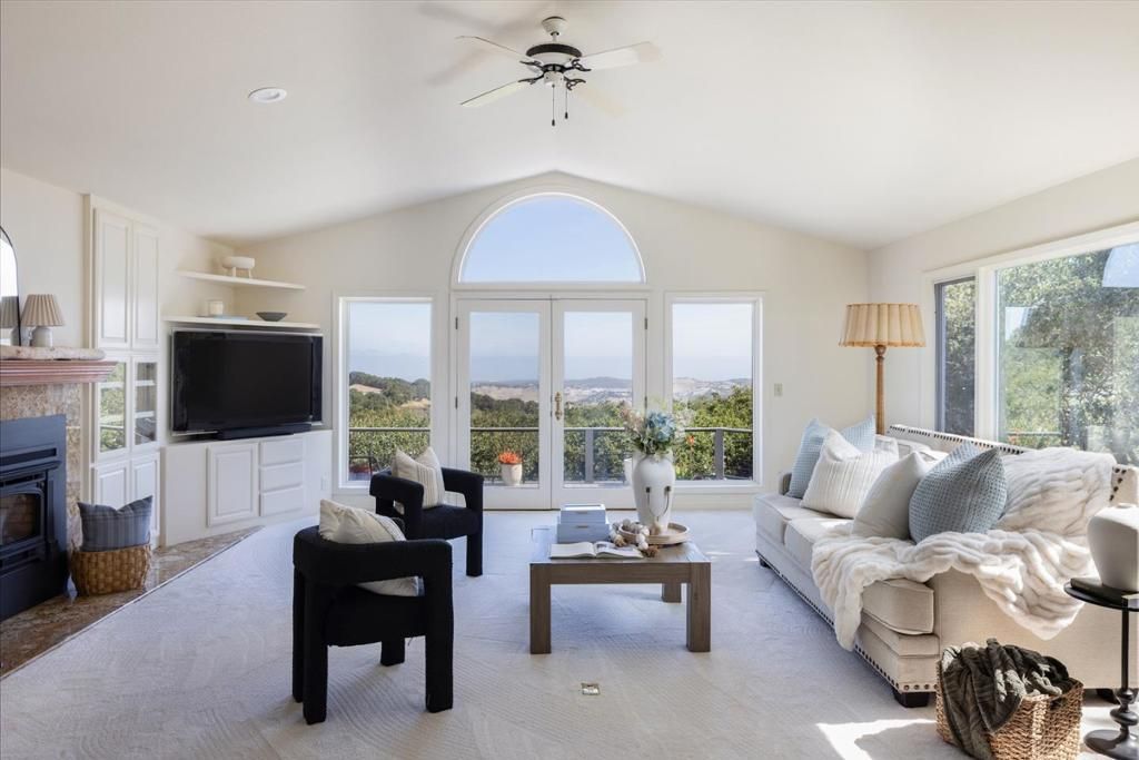 11827 Saddle Road, Monterey