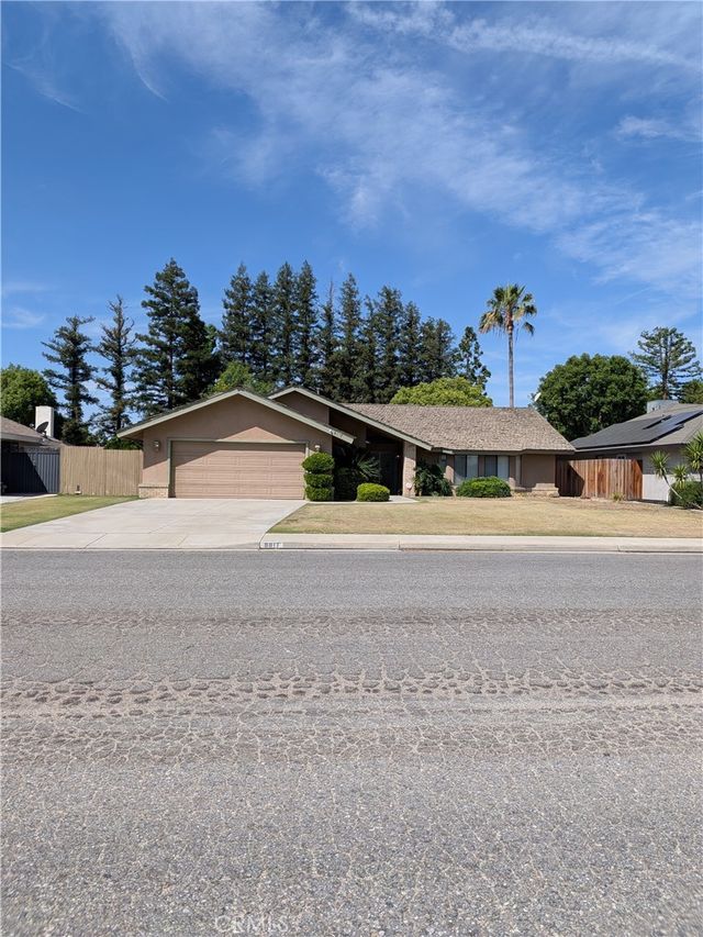 8817 Sierra Oak, Bakersfield